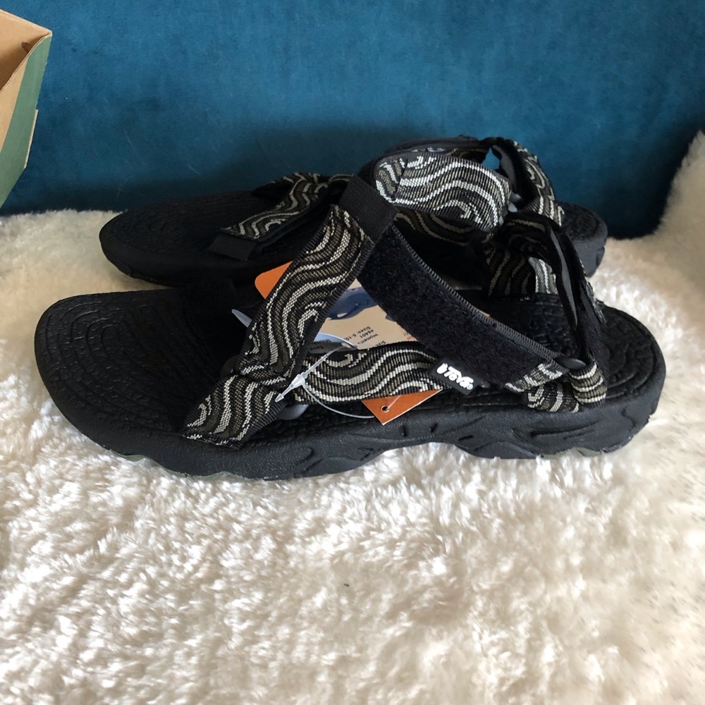 NIB Teva Men’s size 10 Sandals
